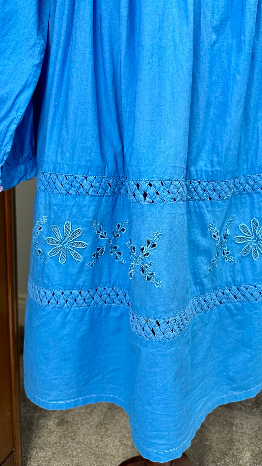 Skirt broderie detail