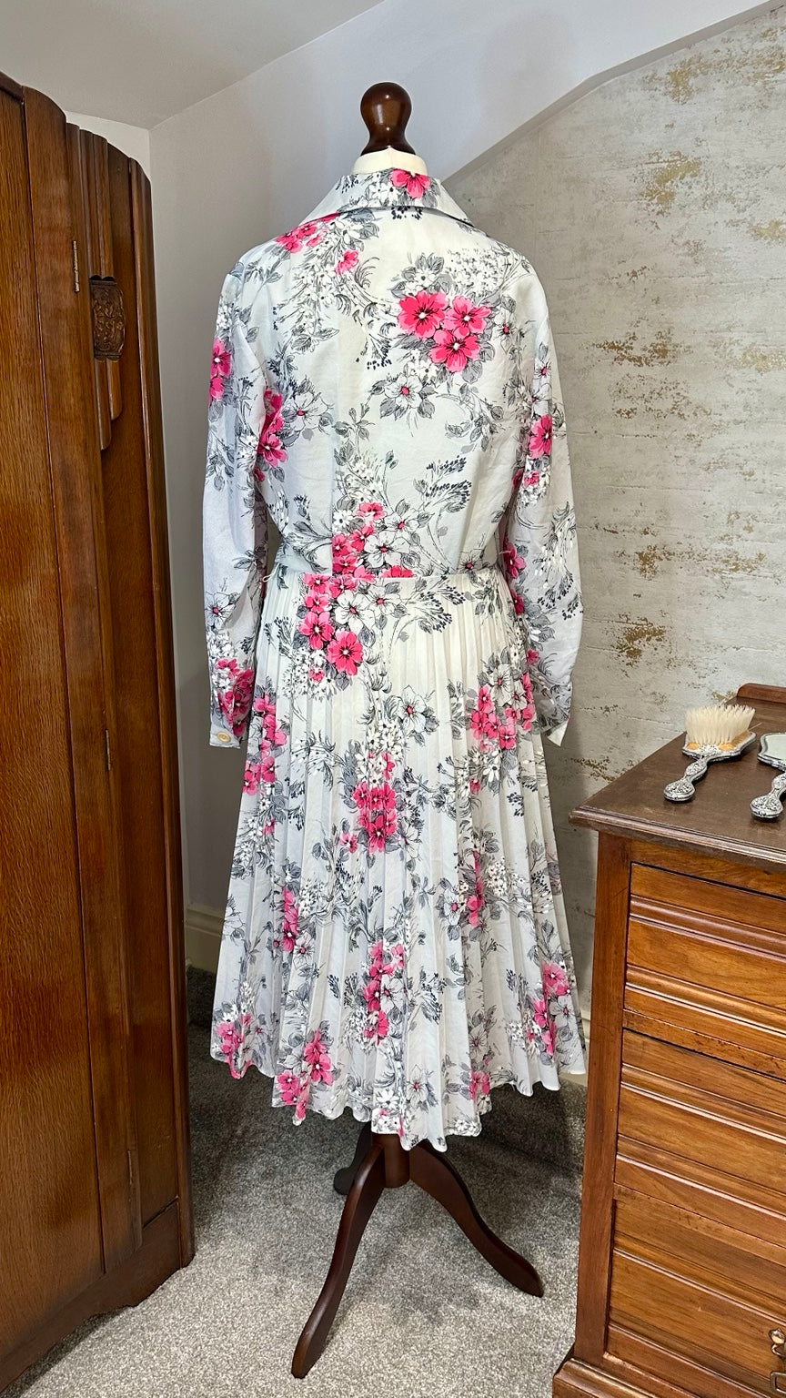 1970s Grey and Pink Floral Pleated Midi Dress — back