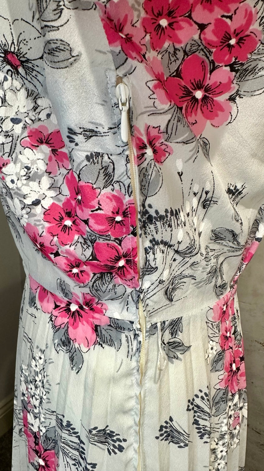 1970s Grey and Pink Floral Pleated Midi Dress — zip