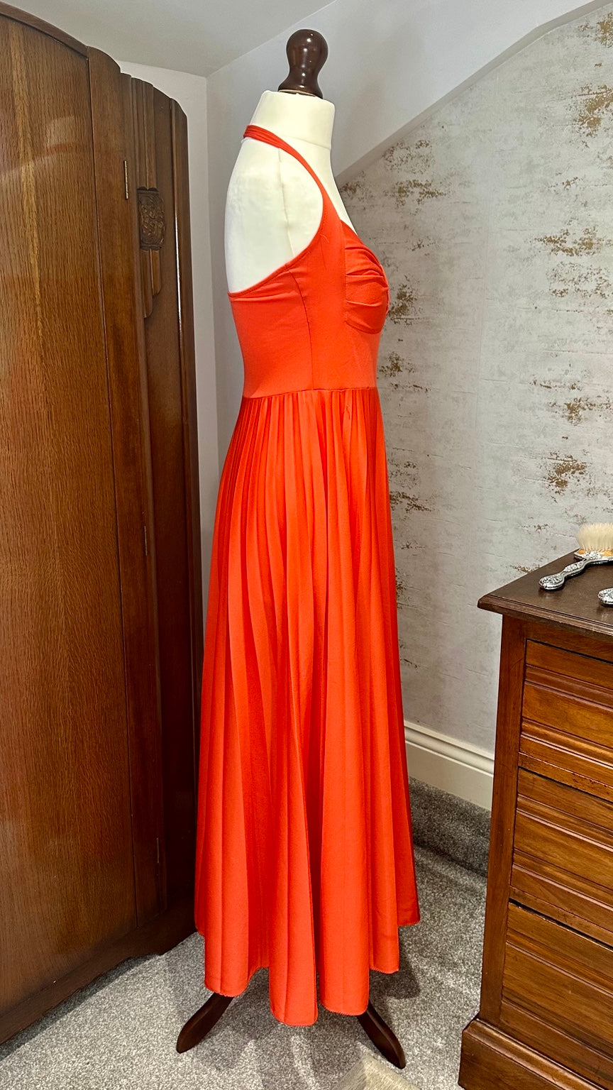 B31 original garment photograph — fabric, construction or side detail