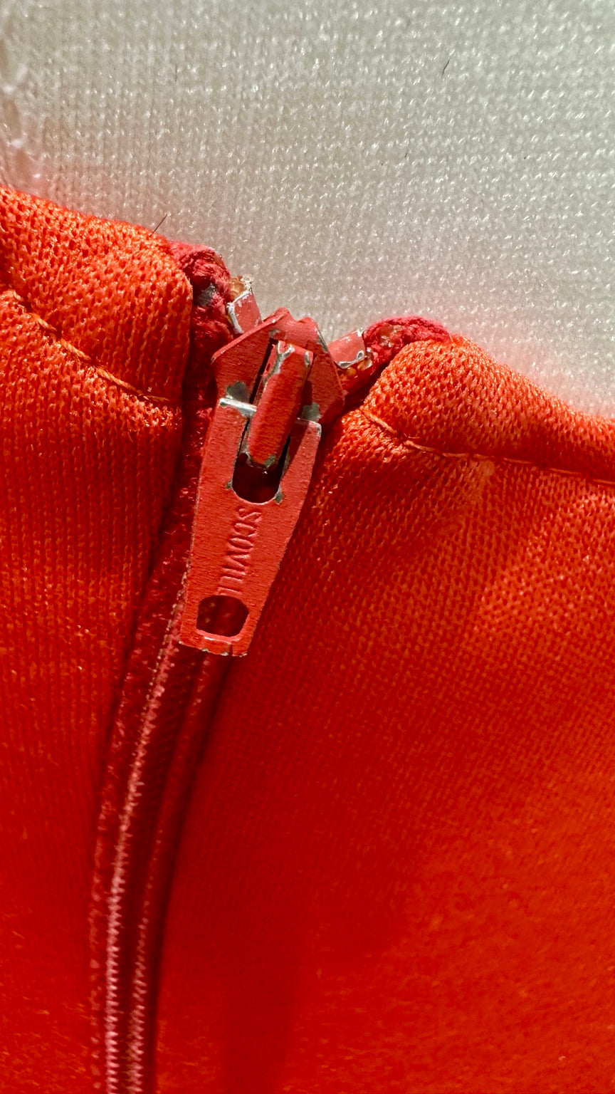 B31 original garment photograph — fabric, construction or side detail