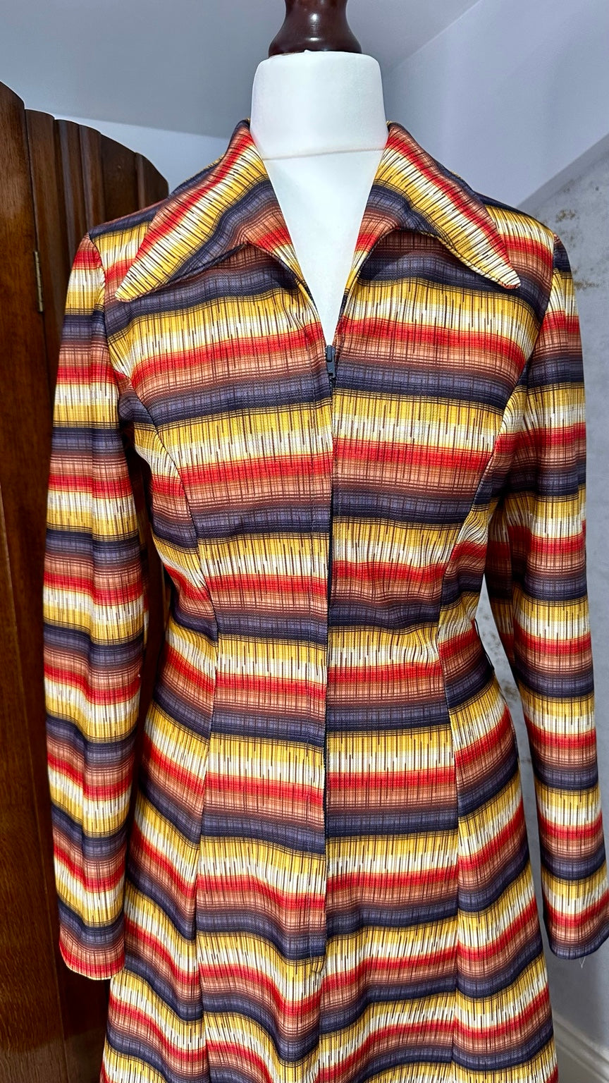 Wide collar and bodice detail