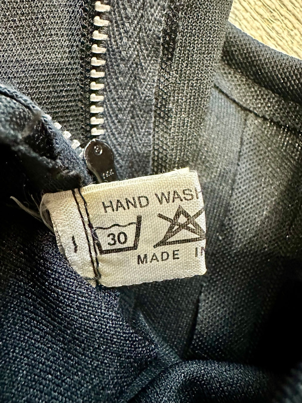 B56 hand wash 30°C care label