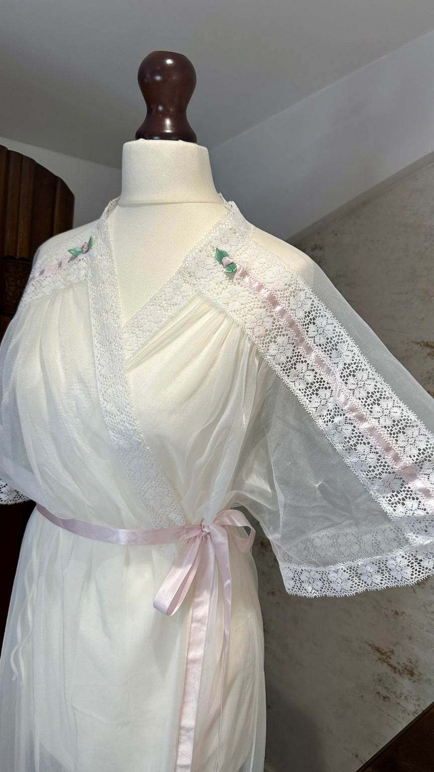 1970s Gilead Sheer White Lace Peignoir Robe — detail photo 2