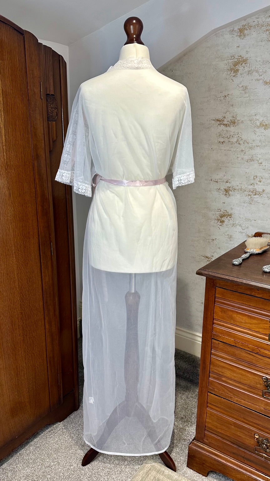 1970s Gilead Sheer White Lace Peignoir Robe — detail photo 5