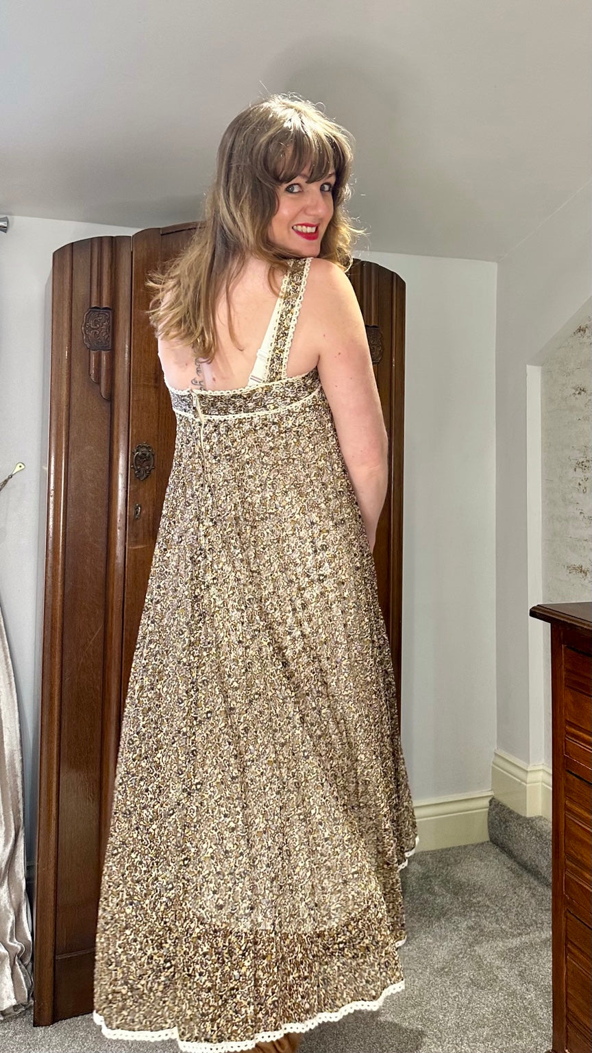 1970s Selfridges Ditsy Floral Layered Midi Dress — photograph 2