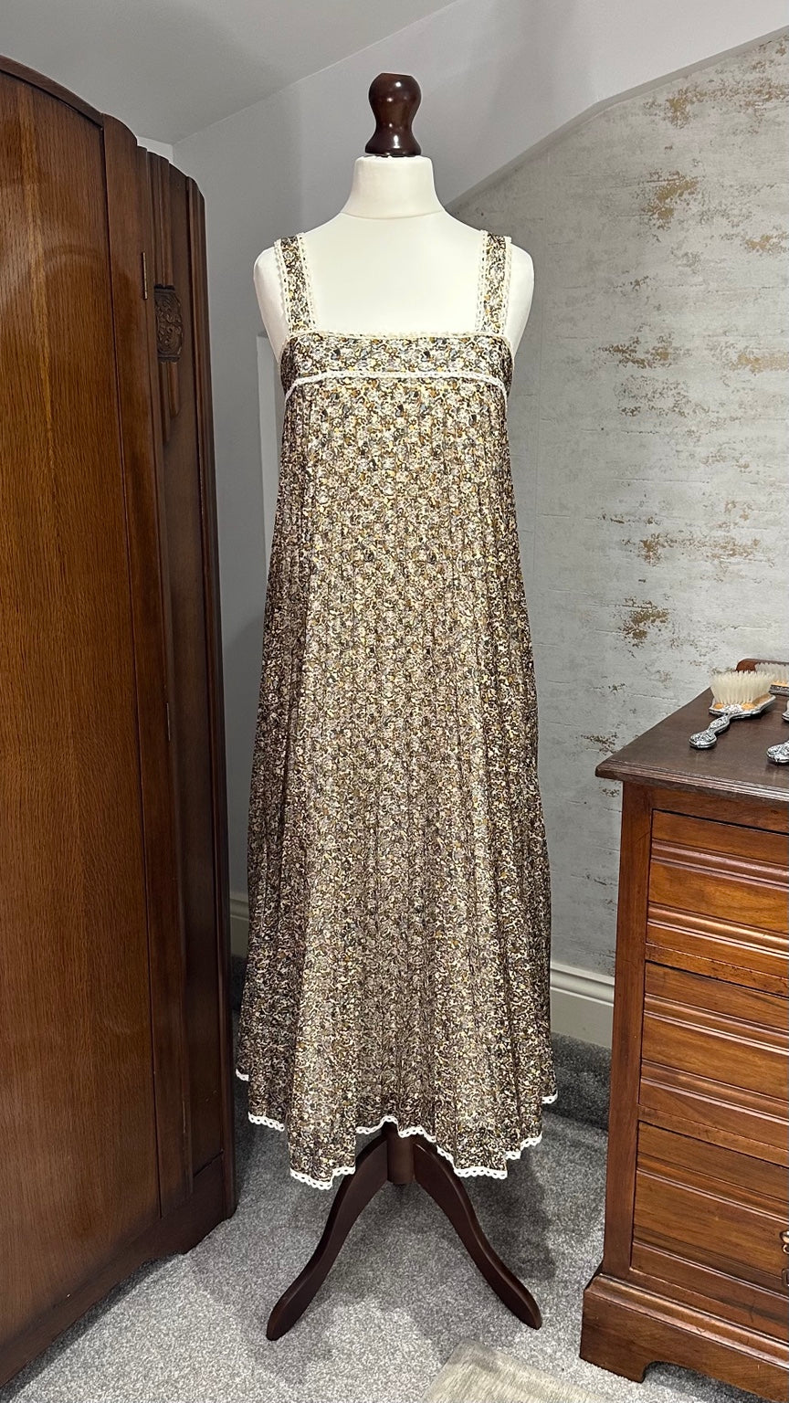 1970s Selfridges Ditsy Floral Layered Midi Dress — photograph 3