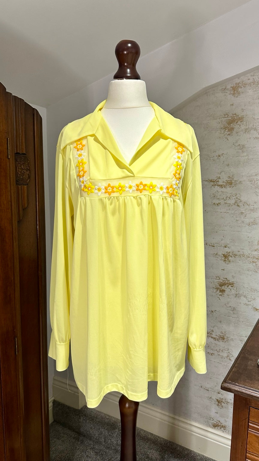 1970s Sears Lemon Yellow Embroidered Floral Top — photograph 5