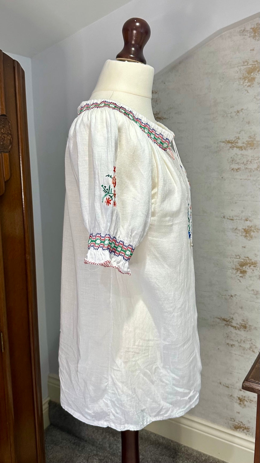 Vintage 1970s Greek Floral Embroidered White Peasant Blouse